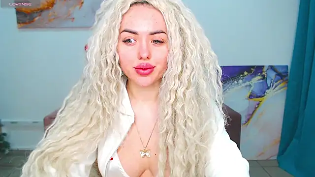 Snapshot of MissisCaty chatting on 02.23.25 MissisCaty online show from 02.23.25