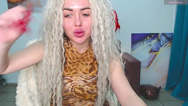 Snapshot of MissisCaty chatting on 02.26.25 MissisCaty online show from 02.26.25