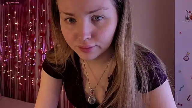Lora Rosee online show from 06.04.26