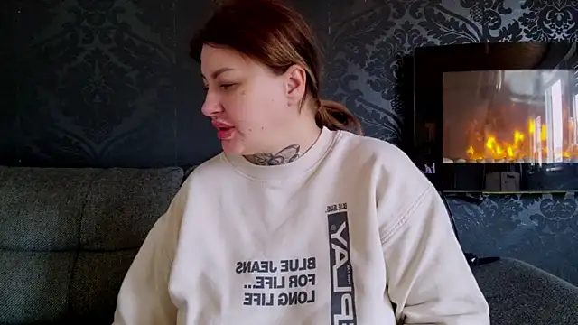 CannabisQueenn online show from 03.17.25