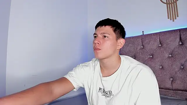 JamesCr  online show from 02.25.25