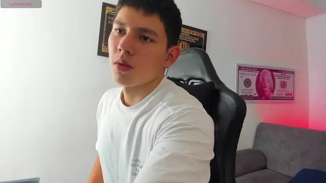 JamesCr  online show from 03.08.25