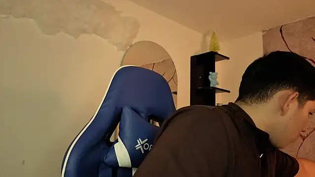 JamesCr  online show from 05.15.26