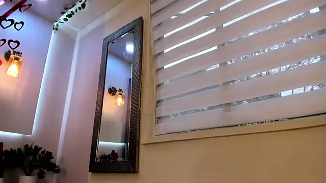 Snapshot of AzunaStar chatting on 02.13.26 AzunaStar online show from 02.13.26