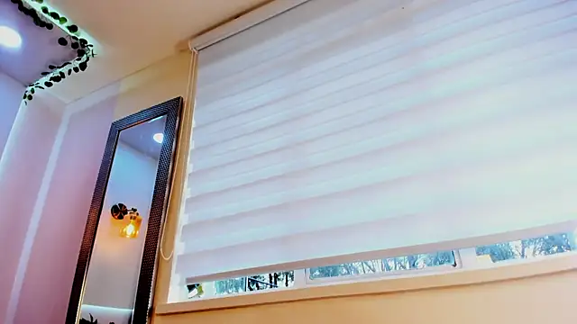 Snapshot of AzunaStar chatting on 02.20.26 AzunaStar online show from 02.20.26