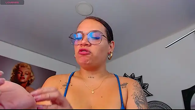 Snapshot of Taliana36 chatting on 10.23.25 Taliana36 online show from 10.23.25