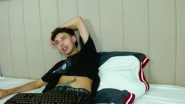 Snapshot of erickblaze_wm chatting on 02.27.25 erickblaze wm online show from 02.27.25