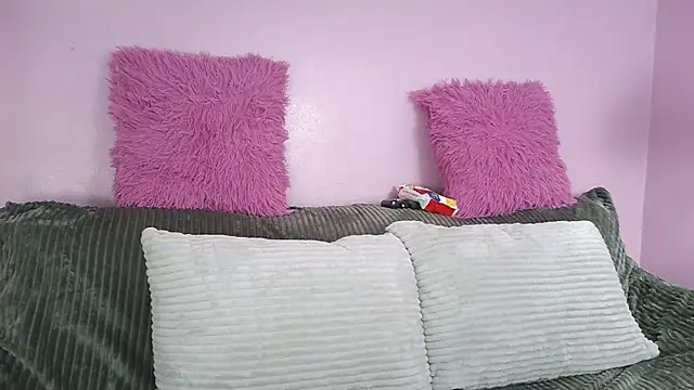 Snapshot of Hiyakasudere chatting on 12.17.25 Hiyakasudere online show from 12.17.25