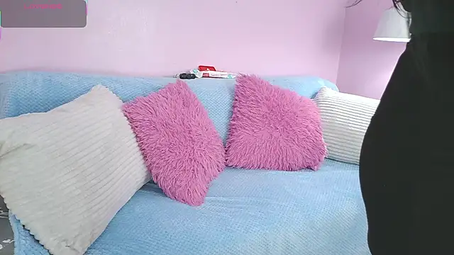 Snapshot of Hiyakasudere chatting on 12.22.25 Hiyakasudere online show from 12.22.25