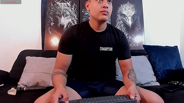 Snapshot of JohanSmith chatting on 02.15.25 JohanSmith online show from 02.15.25