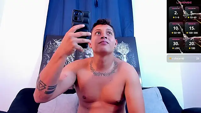 Snapshot of JohanSmith chatting on 02.18.25 JohanSmith online show from 02.18.25