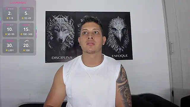 Snapshot of JohanSmith chatting on 09.19.25 JohanSmith online show from 09.19.25