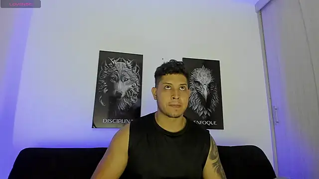 Snapshot of JohanSmith chatting on 10.31.25 JohanSmith online show from 10.31.25