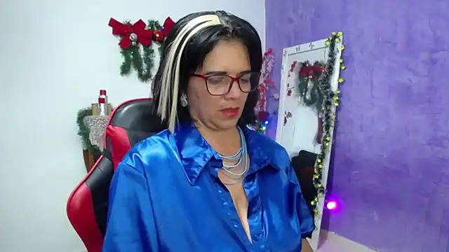 Snapshot of sarasmith3 chatting on 12.19.25 sarasmith3 online show from 12.19.25