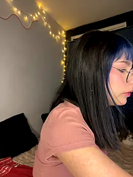 Snapshot of mavimist__ chatting on 11.01.25 mavimist online show from 11.01.25