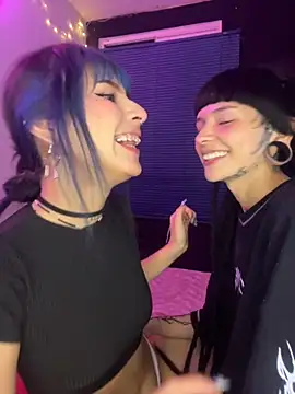 Snapshot of mavimist__ chatting on 12.05.25 mavimist online show from 12.05.25