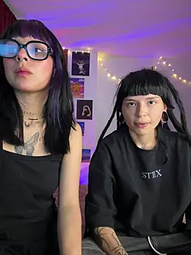 Snapshot of mavimist__ chatting on 03.20.26 mavimist online show from 03.20.26