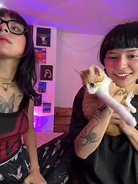 Snapshot of mavimist__ chatting on 03.22.26 mavimist online show from 03.22.26