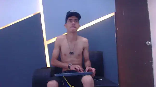 Snapshot of HotDirty_Couple chatting on 02.16.25 HotDirty Couple online show from 02.16.25