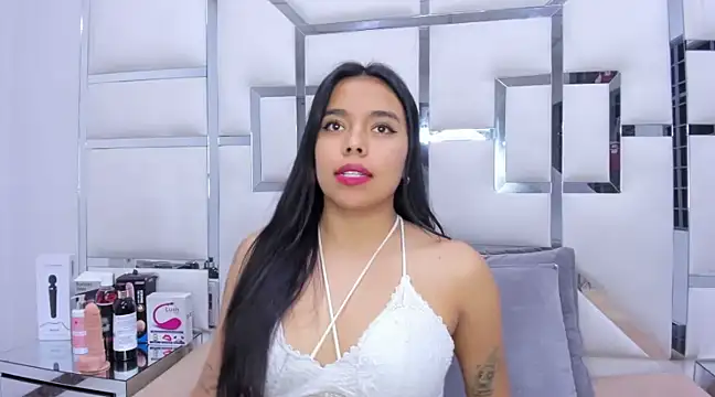 Snapshot of ZoeWan69 chatting on 02.19.25 ZoeWan69 online show from 02.19.25