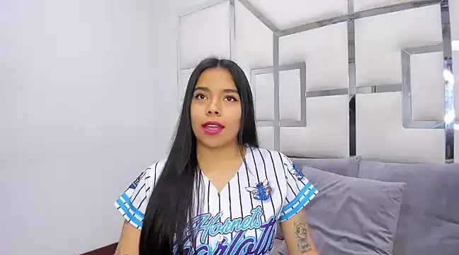 Snapshot of ZoeWan69 chatting on 02.20.25 ZoeWan69 online show from 02.20.25