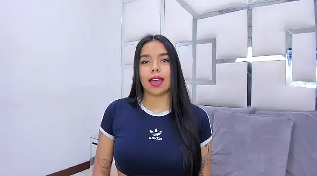 Snapshot of ZoeWan69 chatting on 02.21.25 ZoeWan69 online show from 02.21.25