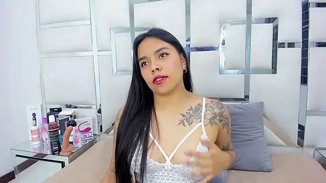 Snapshot of ZoeWan69 chatting on 02.28.25 ZoeWan69 online show from 02.28.25