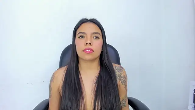 Snapshot of ZoeWan69 chatting on 03.13.25 ZoeWan69 online show from 03.13.25