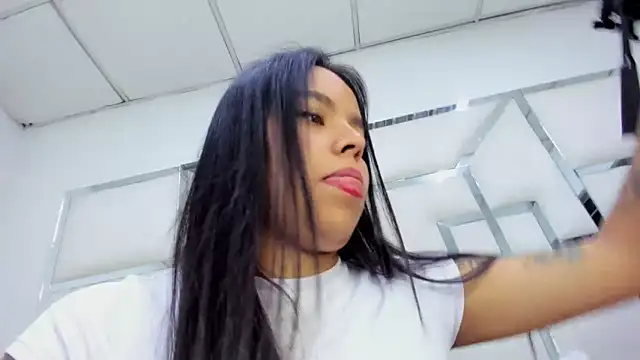 Snapshot of ZoeWan69 chatting on 03.21.25 ZoeWan69 online show from 03.21.25