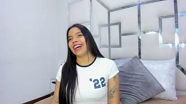 Snapshot of ZoeWan69 chatting on 03.22.25 ZoeWan69 online show from 03.22.25