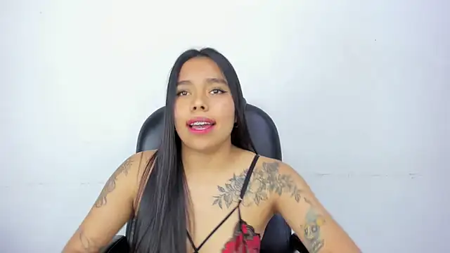 Snapshot of ZoeWan69 chatting on 03.22.25 ZoeWan69 online show from 03.22.25