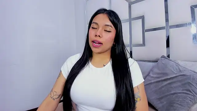 Snapshot of ZoeWan69 chatting on 09.19.25 ZoeWan69 online show from 09.19.25