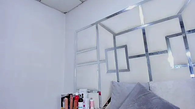 Snapshot of ZoeWan69 chatting on 10.03.25 ZoeWan69 online show from 10.03.25