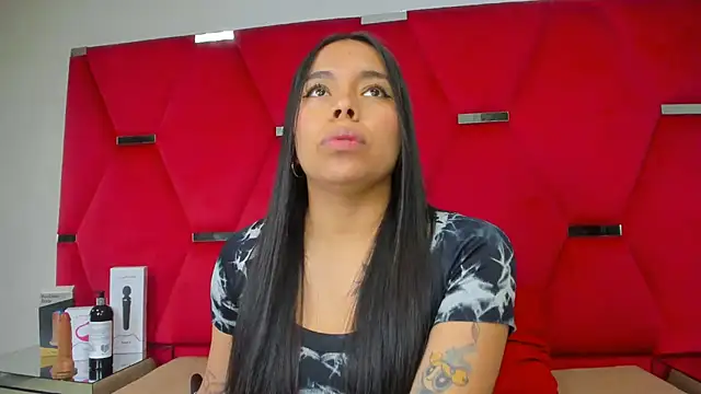 Snapshot of ZoeWan69 chatting on 10.16.25 ZoeWan69 online show from 10.16.25