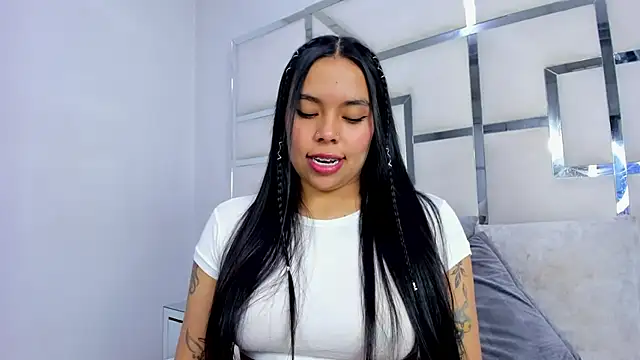 Snapshot of ZoeWan69 chatting on 10.19.25 ZoeWan69 online show from 10.19.25