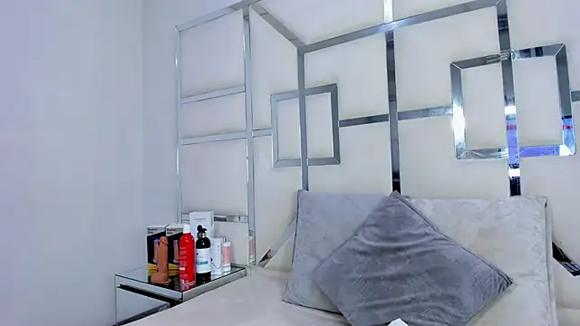 Snapshot of ZoeWan69 chatting on 10.20.25 ZoeWan69 online show from 10.20.25