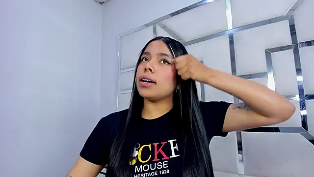 Snapshot of ZoeWan69 chatting on 10.22.25 ZoeWan69 online show from 10.22.25