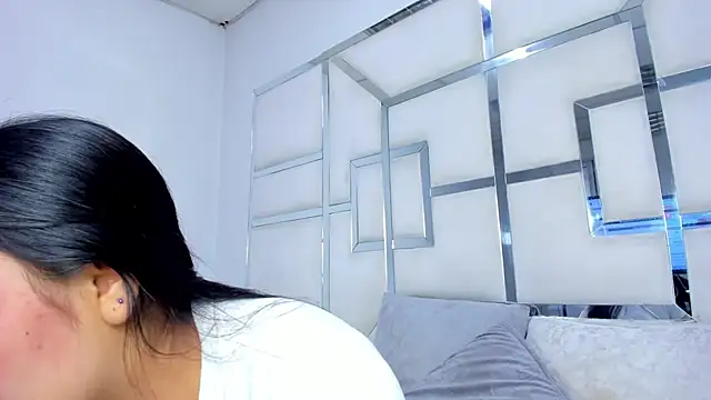 Snapshot of ZoeWan69 chatting on 10.24.25 ZoeWan69 online show from 10.24.25