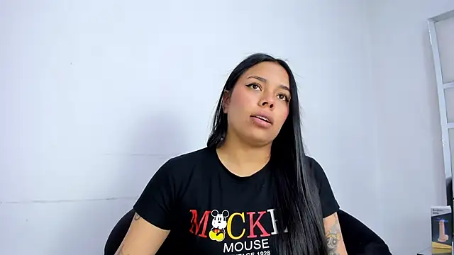 Snapshot of ZoeWan69 chatting on 11.12.25 ZoeWan69 online show from 11.12.25