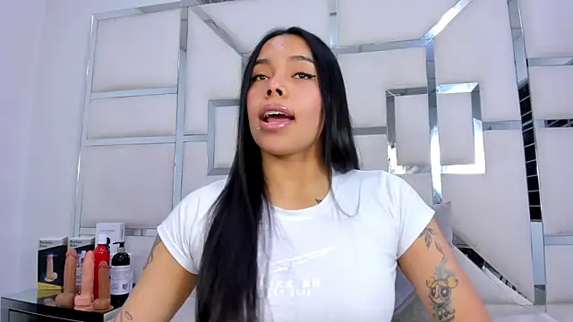 Snapshot of ZoeWan69 chatting on 11.27.25 ZoeWan69 online show from 11.27.25