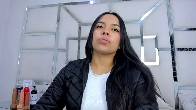 Snapshot of ZoeWan69 chatting on 12.03.25 ZoeWan69 online show from 12.03.25