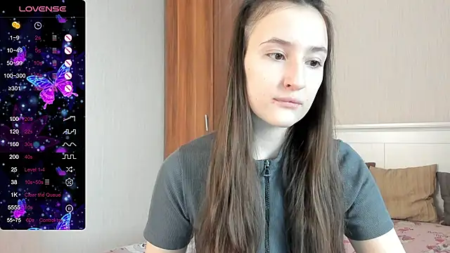 Snapshot of Cute__Nana chatting on 11.20.25 Cute Nana online show from 11.20.25