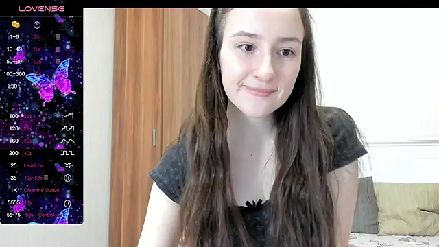 Snapshot of Cute__Nana chatting on 12.14.25 Cute Nana online show from 12.14.25