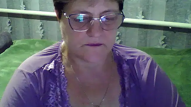 Snapshot of ElzaJewel chatting on 10.06.25 ElzaJewel online show from 10.06.25