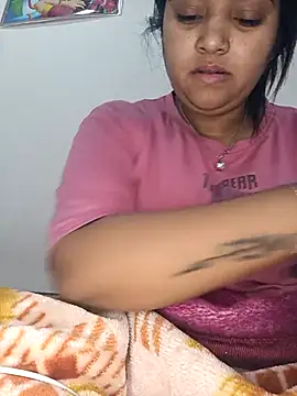 Snapshot of RAYI_01 chatting on 02.14.25 RAYI 01 online show from 02.14.25