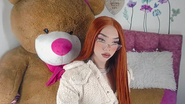 Snapshot of Khloe_Leal chatting on 02.08.25 Khloe Leal online show from 02.08.25