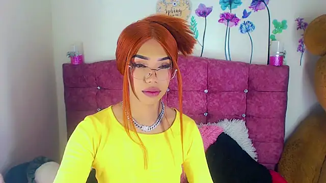 Snapshot of Khloe_Leal chatting on 03.17.25 Khloe Leal online show from 03.17.25