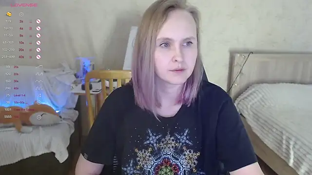 Snapshot of Agatha_Mott chatting on 10.19.25 Agatha Mott online show from 10.19.25