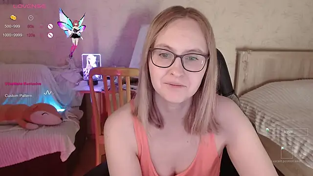 Snapshot of Agatha_Mott chatting on 11.16.25 Agatha Mott online show from 11.16.25