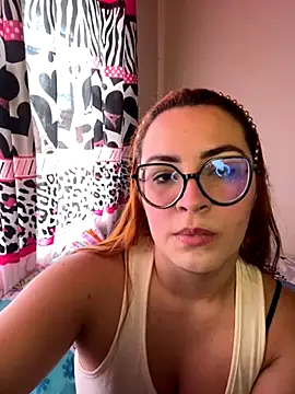 Snapshot of JessyCream chatting on 09.28.25 JessyCream online show from 09.28.25